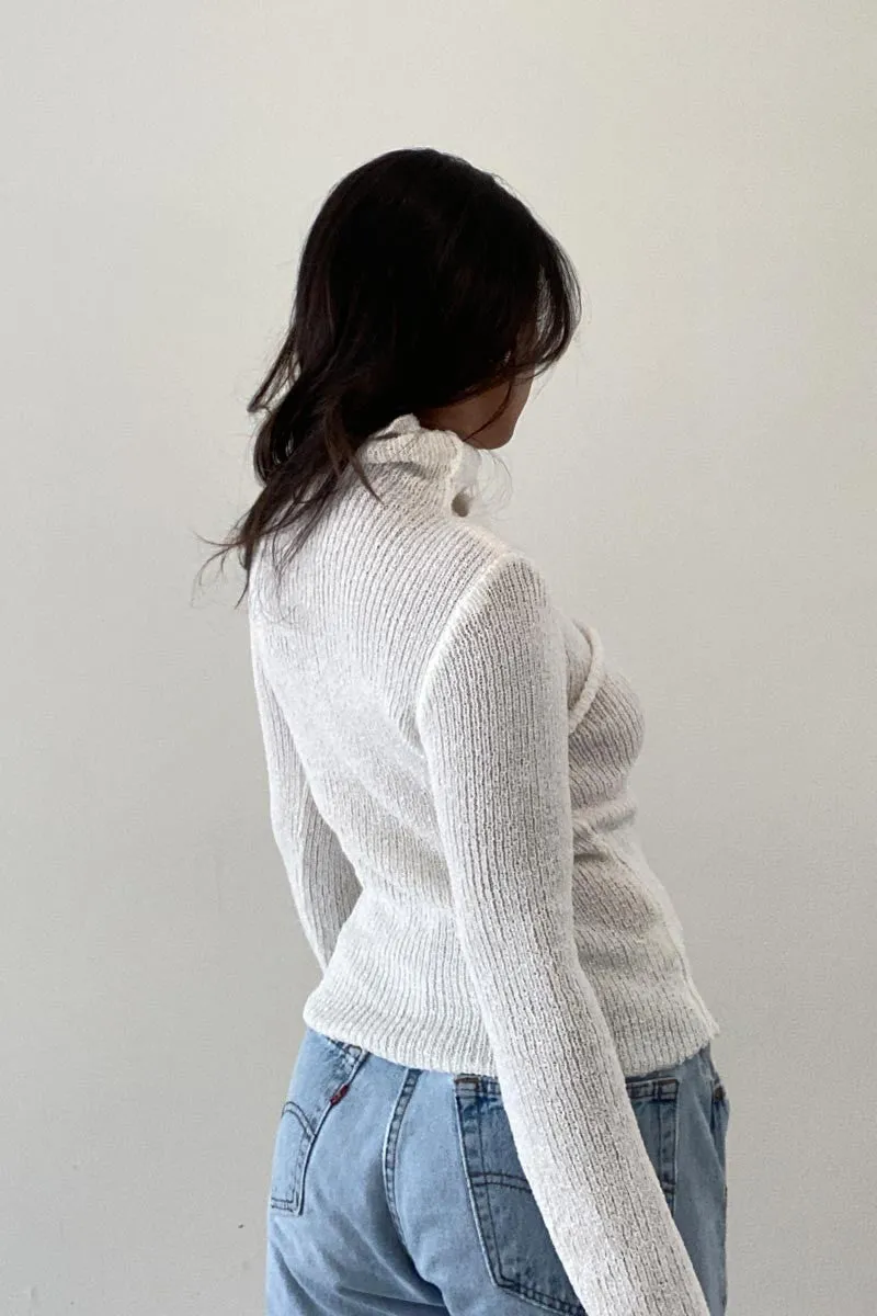TEXTURED COTTON TURTLENECK